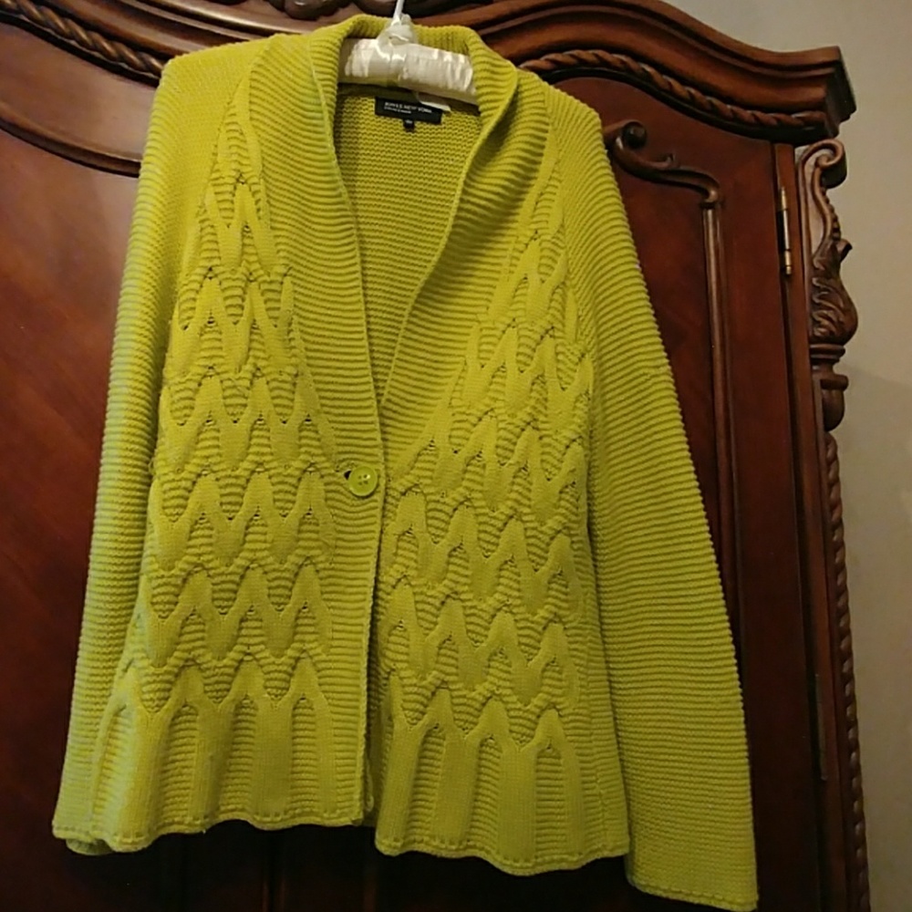 Sweater great color bright lime green